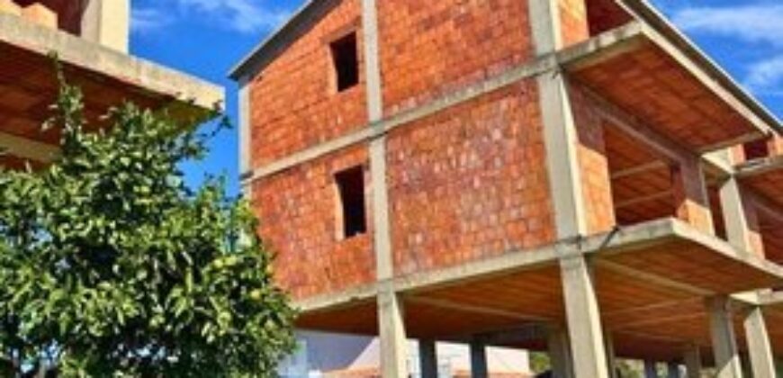 Two 3-storey buildings on 1.400 m² land · Spille