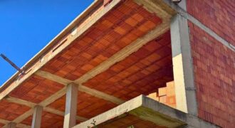 Two 3-storey buildings on 1.400 m² land · Spille